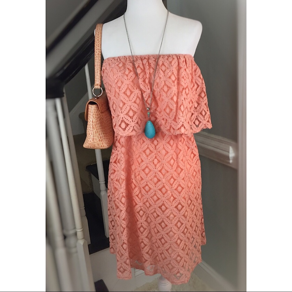LACE STRAPLESS DRESS NWT Peach Size Medium 🌸🌼